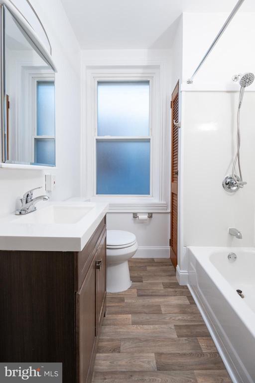 Building Photo - 932 N 5th St