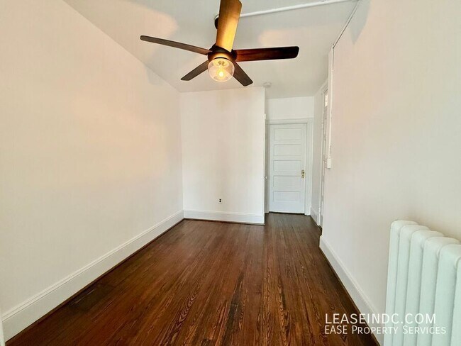 Building Photo - 304 16th St SE