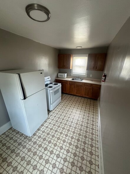 Building Photo - 71 1/2 Flory Ave