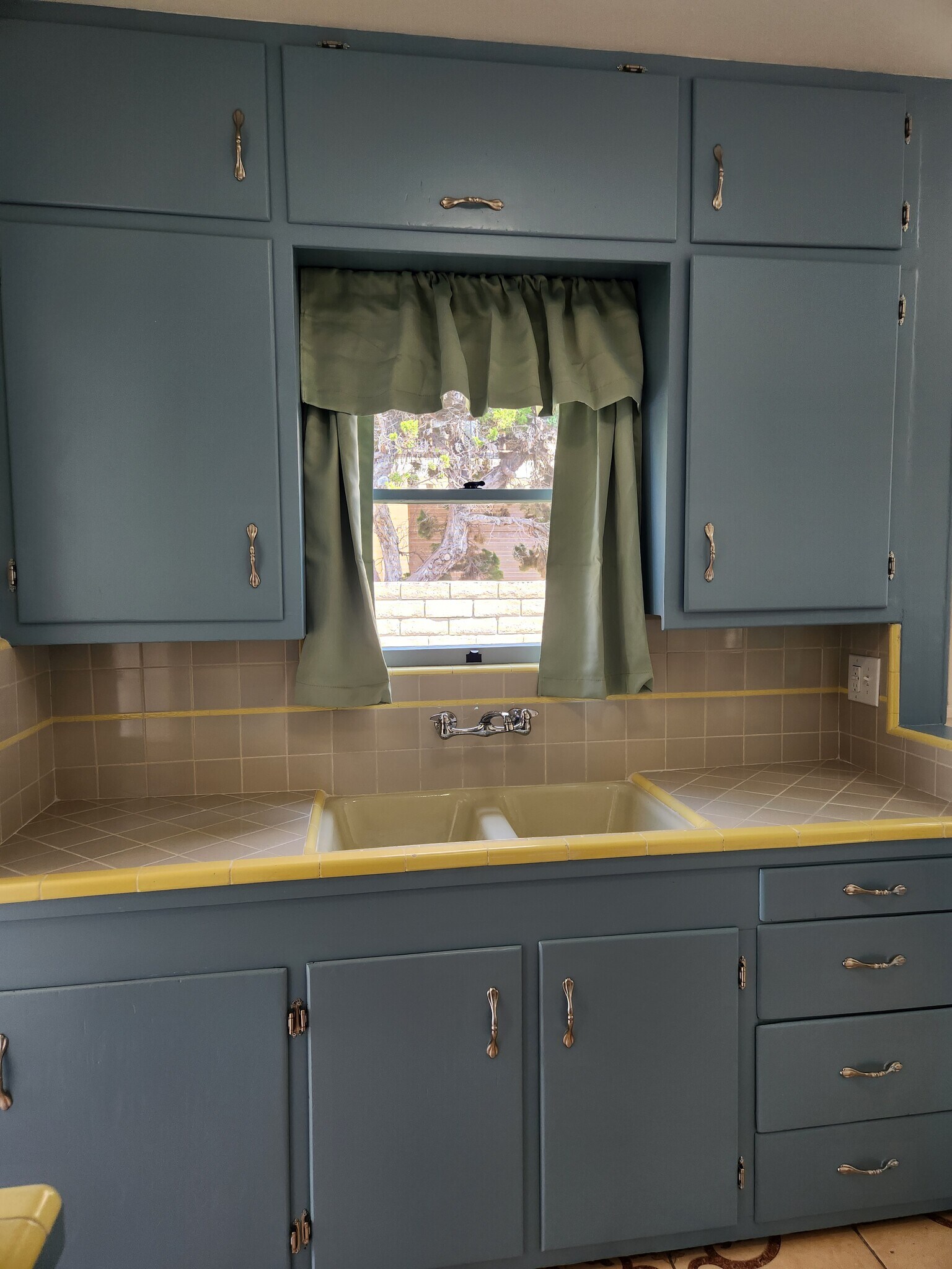 Building Photo - 612 Coronado Ave