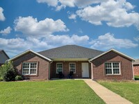 Building Photo - 691 N Meadowlands Dr