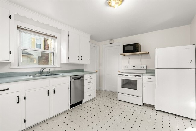 Building Photo - 34 Nilsen Ave