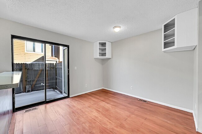 Building Photo - $1,650  2-Bed, 2 Bath Townhouse with Charm...