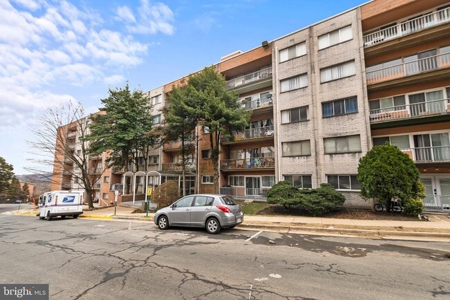 Building Photo - 5801 Quantrell Ave