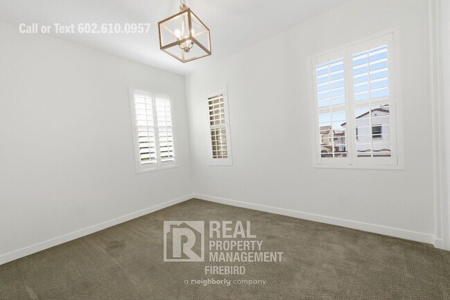 Building Photo - 2342 W Gloria Ln