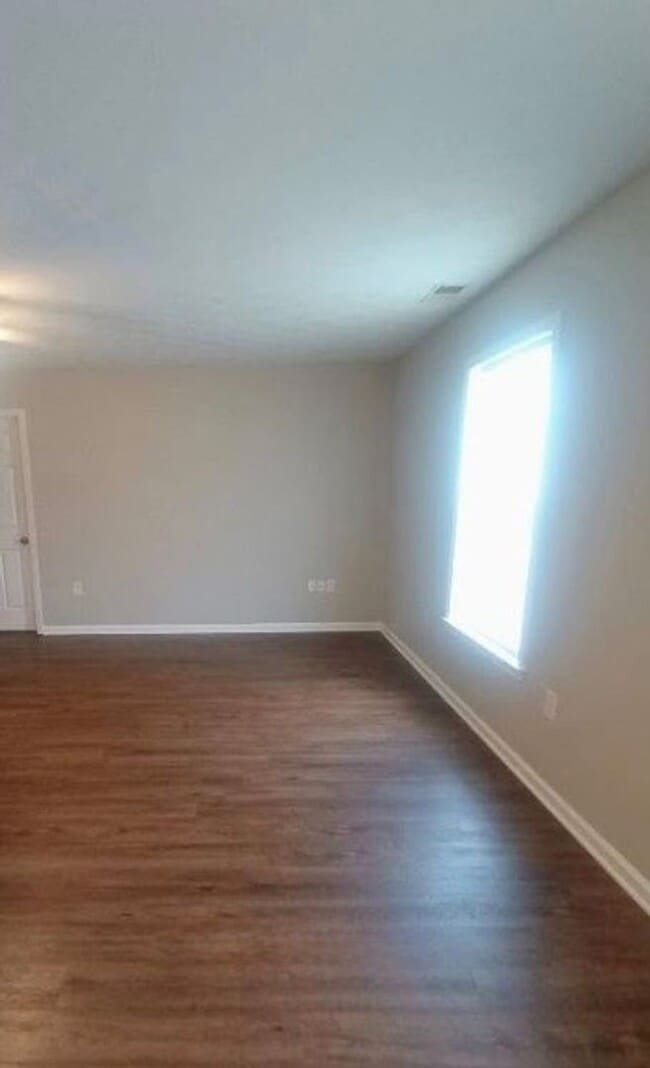 Building Photo - **LESS than 10 minute Drive from Fort Knox**