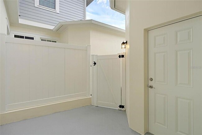 Building Photo - 1363 Ponce Dr