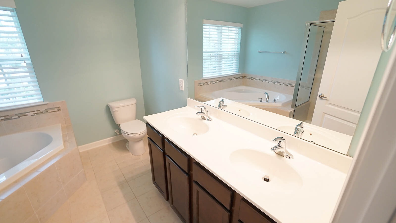 Master Bath - dual sinks and toilet - 1207 Heritage Links Dr