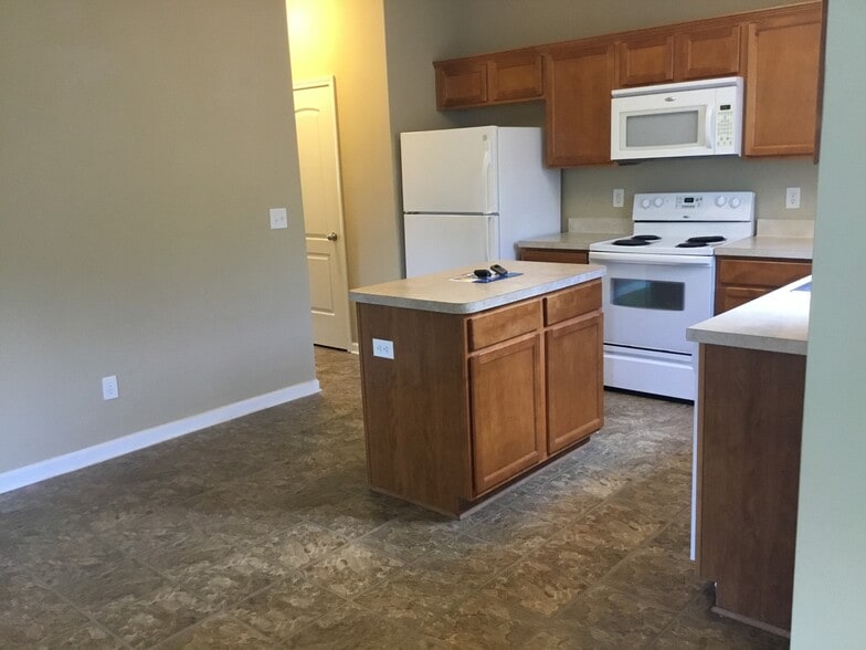 Building Photo - 6004 Glen Way Dr