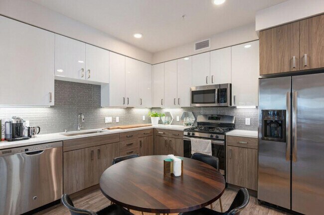 Building Photo - 3645 Haven Ave