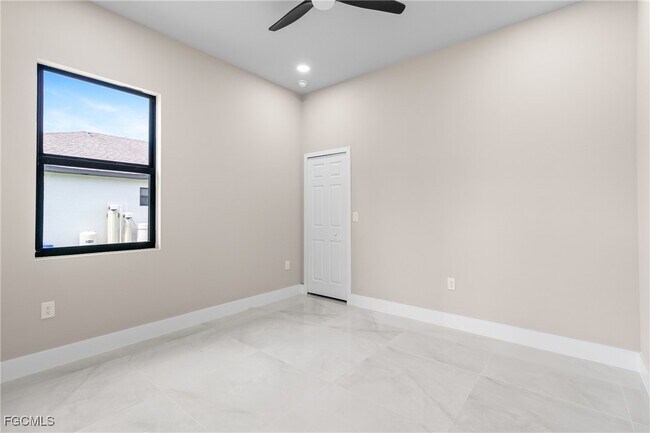 Building Photo - 2809 25th St SW