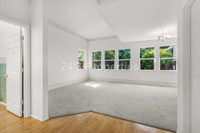 Building Photo - Inviting 3 BD | 2.5 BA Home w/ Massive Bac...