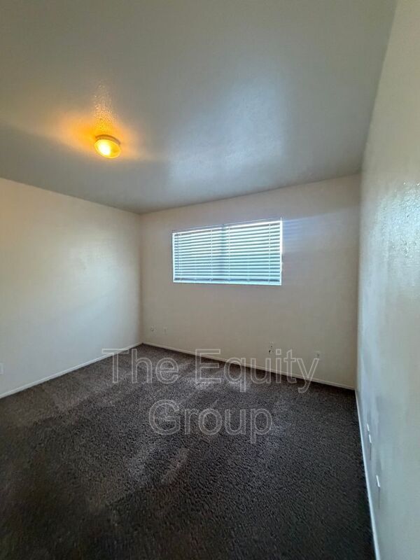 Building Photo - 530 E Myrtle Ave