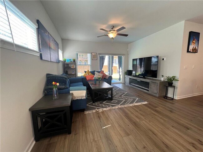 Building Photo - 242 Wells Cir