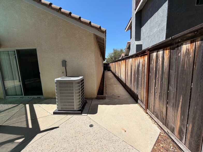 Building Photo - 24056 Golden Pheasant Ln
