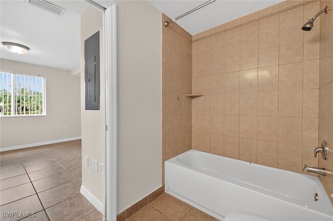 Building Photo - 13150 Bella Casa Cir