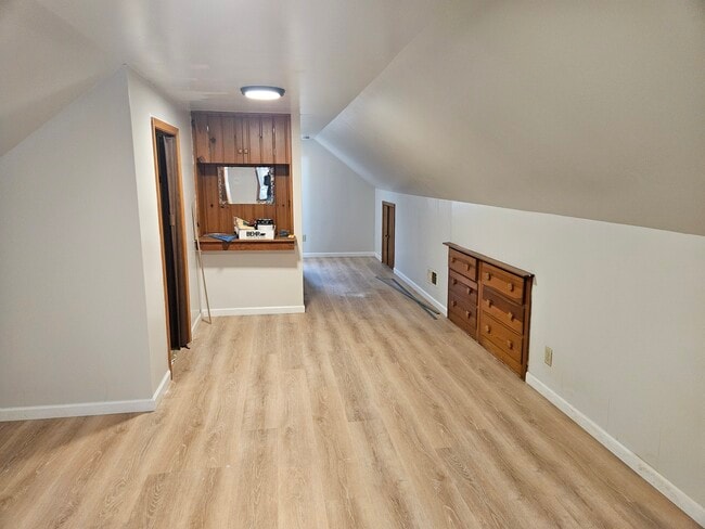 Building Photo - 5010 N Sheridan Ave