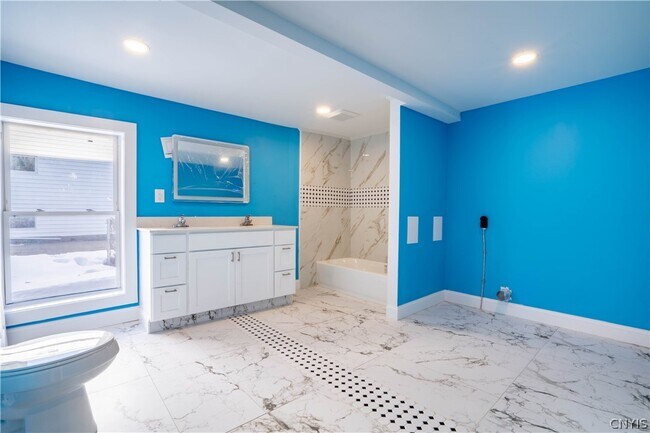 Building Photo - 599 Albany St