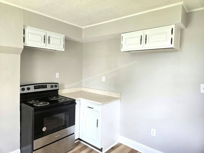 Building Photo - 1429 Hall Ave