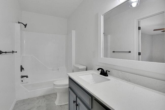 Building Photo - Gorgeous 4 bedroom, 3 1/2 bathroom home wi...