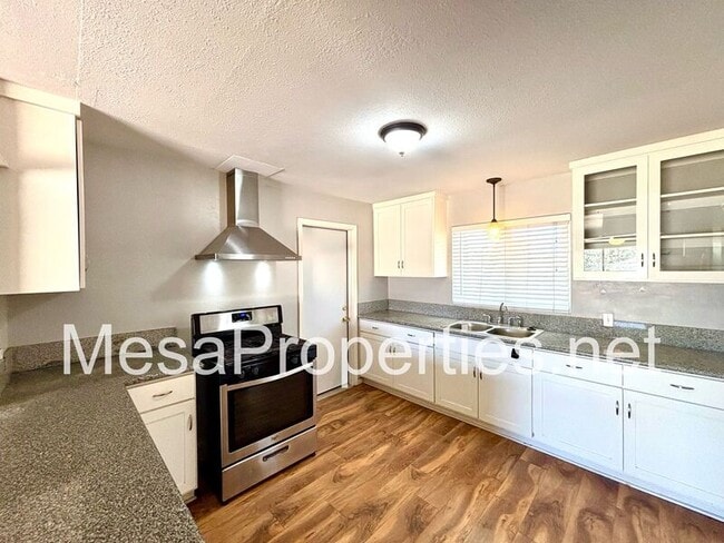 Building Photo - 15090 Acoma Rd