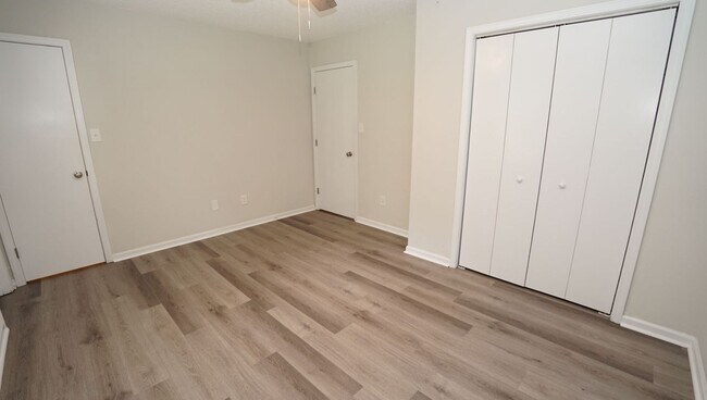 Building Photo - 116 Howell Dr