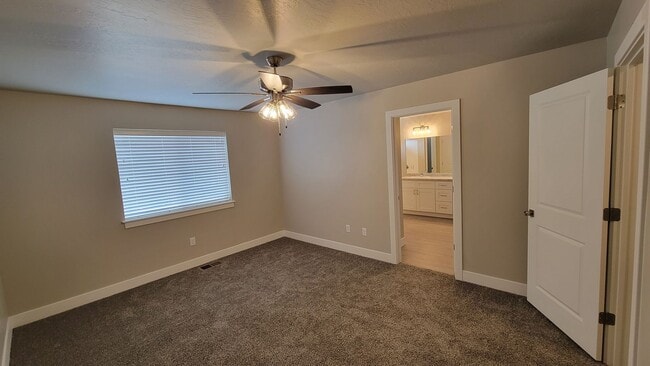 Building Photo - Cedar City 3 bed | 2 Bath | 2 Car Townhome