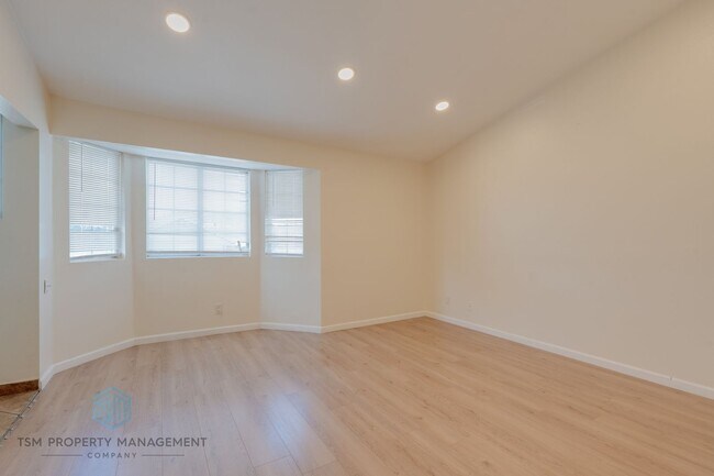 Building Photo - 4 Bed 3 Bath Single Family House with Large Backyard in Moreno Valley