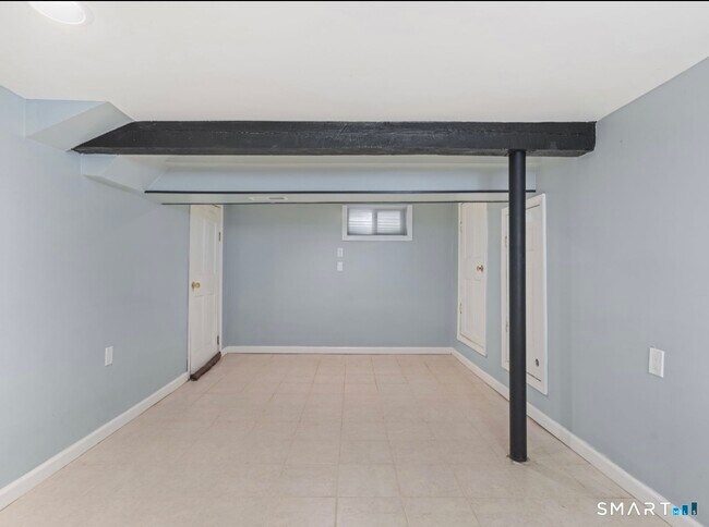 Building Photo - 709 Tunxis Hill Rd