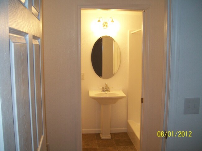 Building Photo - 805 S Osteopathy Ave