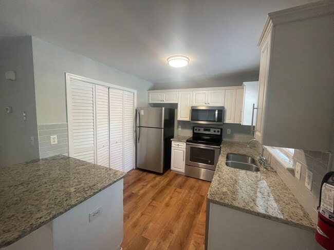 Building Photo - MOVE IN SPECIAL $500 Security Deposit, with approved Credit background. Monthly rent INCLUDES ALL...