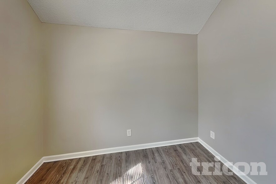 Building Photo - 8820 Kismet Dr