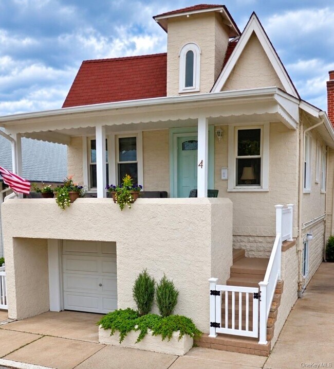 Building Photo - 70 Oswego Ave
