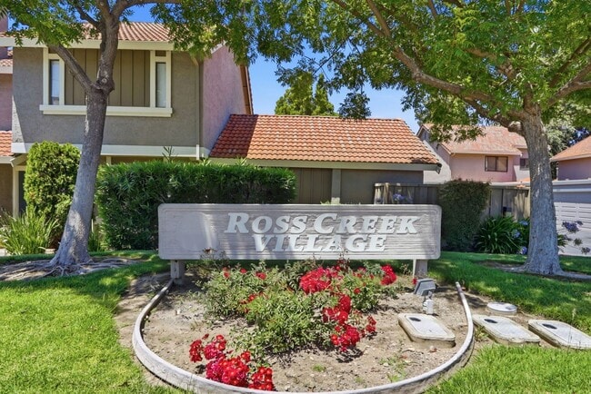 Building Photo - Beautifully Remodeled 3BD Townhome | Multi-Zone A/C | Private Patio