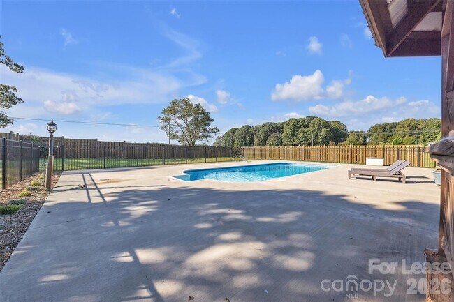 Building Photo - 462 Mock Mill Rd