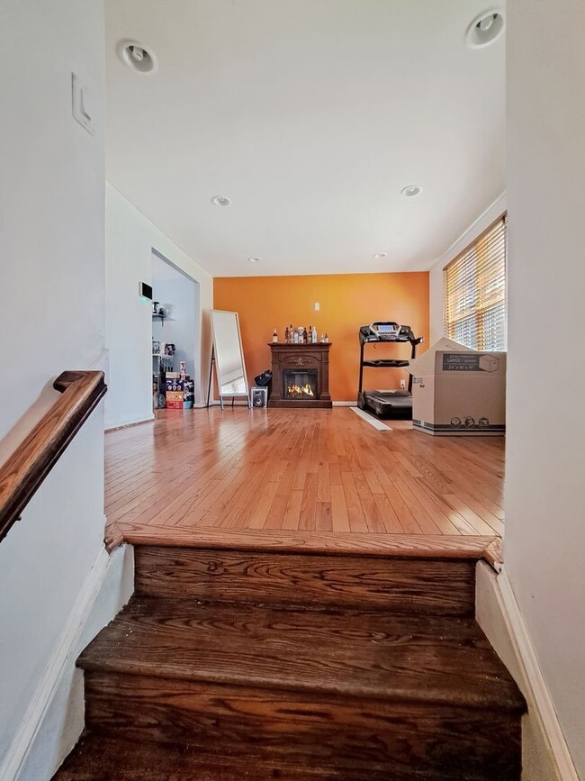 Building Photo - 5209 Vaughan Ct