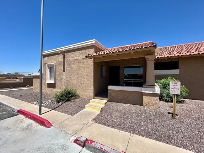 Primary Photo - 501 W Tonopah Dr