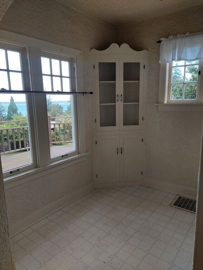 Building Photo - Charming Home On South Hill