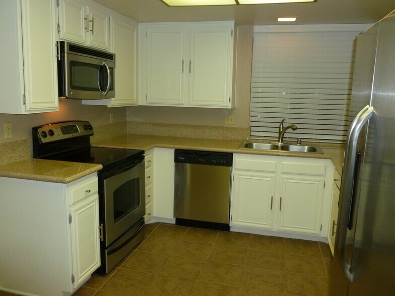 Building Photo - 3140 Sonata Dr