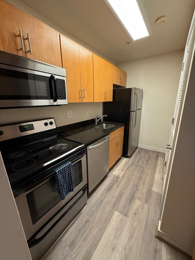 Building Photo - Simon Cycle Building