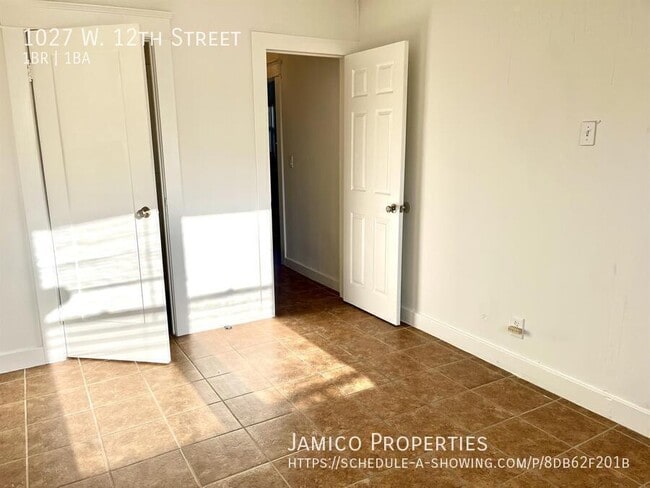 Building Photo - 1027 W 12th St