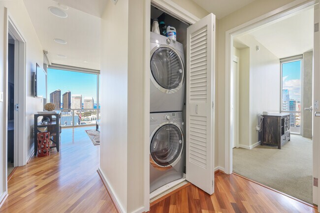 Building Photo - 321 10th Ave