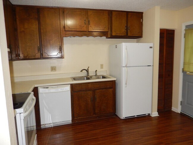 Building Photo - 2685 Mission Rd