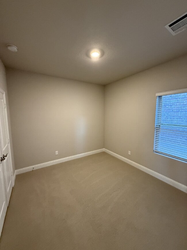 Building Photo - 3215 Sedge Grass Dr