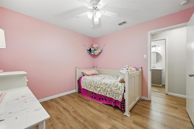 Building Photo - 636 Capricorn St