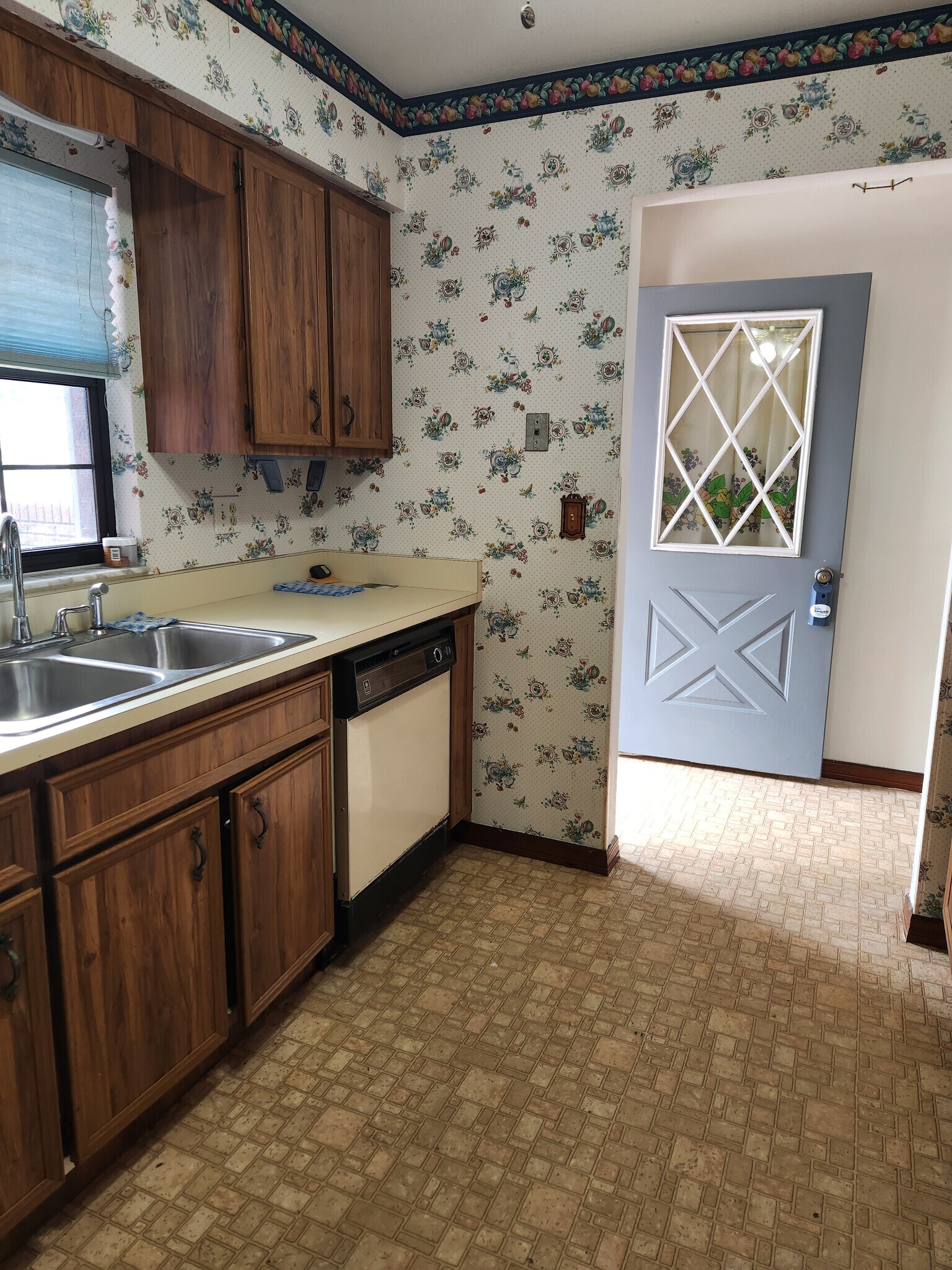 Building Photo - 415 Shangri La Cir