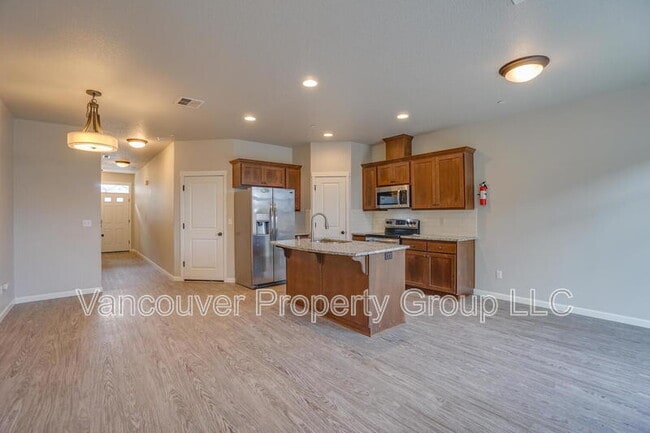 Building Photo - 5809 NE 71st Ave