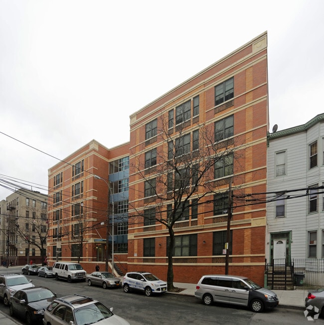 Building Photo - The Lenniger Residences