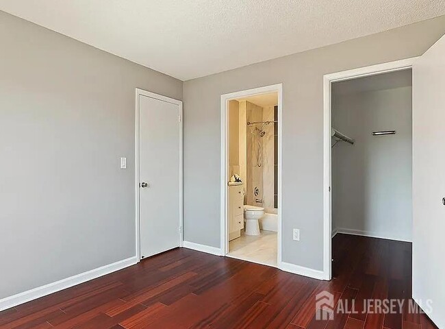 Building Photo - 1010 Aspen Dr