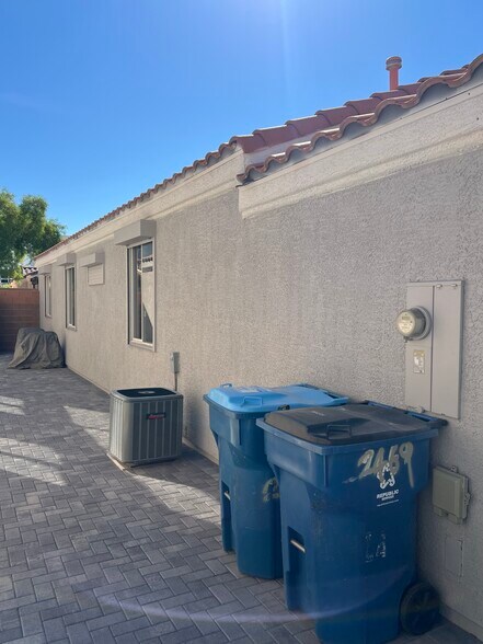 Building Photo - 2493 W Richmar Ave